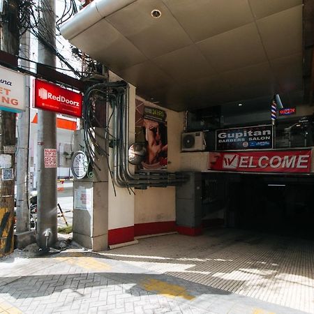 Hotel Reddoorz At Timog Avenue Ciudad Quezon Exterior foto